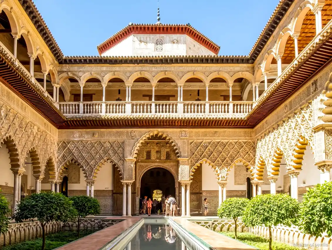 Entrada sin colas al Alcázar de Sevilla, arcos del Patio de las Doncellas